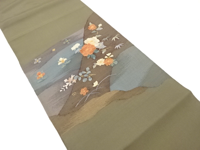 山並に牡丹・笹・菊模様織り出し　袋帯